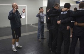 CORINTHIANS/SP X INTERNACIONAL/RS -  em um lance da partida realizada esta noite no estdio do Pacaembu, zona oeste da cidade, na primeira partida da deciso da Copa do Brasil 2009