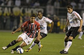 CORINTHIANS/SP X SAO PAULO/SP -  em um lance da partida realizada esta noite no estdio do Pacaembu, zona oeste da cidade, vlida pelo primeiro turno do Campeonato Brasileiro de 2009