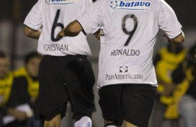 CORINTHIANS/SP X SAO PAULO/SP -  em um lance da partida realizada esta noite no estdio do Pacaembu, zona oeste da cidade, vlida pelo primeiro turno do Campeonato Brasileiro de 2009