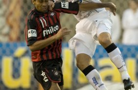 ATLETICO PARANAENSE/PR X CORINTHIANS/SP - em um lance da partida realizada esta tarde no estádio da Arena da Baixada, em Curitiba, válida pelo primeiro turno do Campeonato Brasileiro de 2009