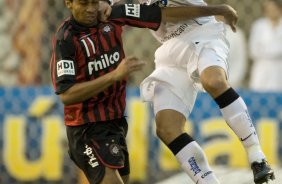 ATLETICO PARANAENSE/PR X CORINTHIANS/SP -  em um lance da partida realizada esta tarde no estdio da Arena da Baixada, em Curitiba, vlida pelo primeiro turno do Campeonato Brasileiro de 2009