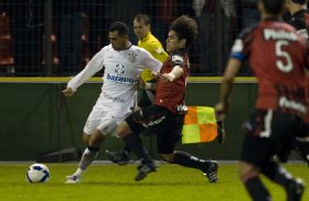 ATLETICO PARANAENSE/PR X CORINTHIANS/SP - em um lance da partida realizada esta tarde no estádio da Arena da Baixada, em Curitiba, válida pelo primeiro turno do Campeonato Brasileiro de 2009
