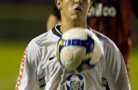 ATLETICO PARANAENSE/PR X CORINTHIANS/SP - em um lance da partida realizada esta tarde no estádio da Arena da Baixada, em Curitiba, válida pelo primeiro turno do Campeonato Brasileiro de 2009