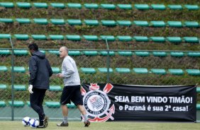 Durante o treino do Corinthians no estdio do J. Malucelli, em Curitiba, apenas com os jogadores que no participarao do jogo de hoje a tarde contra Atltico-PR, na Arena da Baixada, pelo Campeonato Brasileiro de 2009