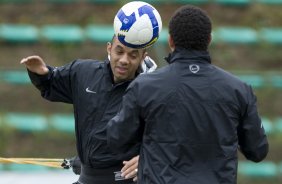 Durante o treino do Corinthians no estdio do J. Malucelli, em Curitiba, apenas com os jogadores que no participarao do jogo de hoje a tarde contra Atltico-PR, na Arena da Baixada, pelo Campeonato Brasileiro de 2009