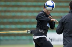 Durante o treino do Corinthians no estdio do J. Malucelli, em Curitiba, apenas com os jogadores que no participarao do jogo de hoje a tarde contra Atltico-PR, na Arena da Baixada, pelo Campeonato Brasileiro de 2009