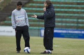 Durante o treino do Corinthians no estdio do J. Malucelli, em Curitiba, apenas com os jogadores que no participarao do jogo de hoje a tarde contra Atltico-PR, na Arena da Baixada, pelo Campeonato Brasileiro de 2009