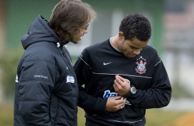 Durante o treino do Corinthians no estdio do J. Malucelli, em Curitiba, apenas com os jogadores que no participarao do jogo de hoje a tarde contra Atltico-PR, na Arena da Baixada, pelo Campeonato Brasileiro de 2009