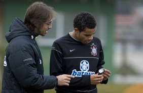 Durante o treino do Corinthians no estdio do J. Malucelli, em Curitiba, apenas com os jogadores que no participarao do jogo de hoje a tarde contra Atltico-PR, na Arena da Baixada, pelo Campeonato Brasileiro de 2009