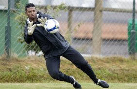 Durante o treino do Corinthians no estdio do J. Malucelli, em Curitiba, apenas com os jogadores que no participarao do jogo de hoje a tarde contra Atltico-PR, na Arena da Baixada, pelo Campeonato Brasileiro de 2009