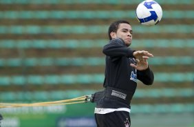 Durante o treino do Corinthians no estdio do J. Malucelli, em Curitiba, apenas com os jogadores que no participarao do jogo de hoje a tarde contra Atltico-PR, na Arena da Baixada, pelo Campeonato Brasileiro de 2009