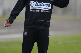 Andr Santos durante o treino do Corinthians realizado esta tarde no campo do Parana Clube, em Curitiba; o prximo jogo do time ser na proxima 4a. feira, 01/07, contra o Internacional/RS, no Beira-Rio, na deciso da Copa do Brasil 2009