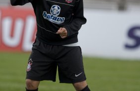 Dentinho durante o treino do Corinthians realizado esta tarde no campo do Parana Clube, em Curitiba; o prximo jogo do time ser na proxima 4a. feira, 01/07, contra o Internacional/RS, no Beira-Rio, na deciso da Copa do Brasil 2009