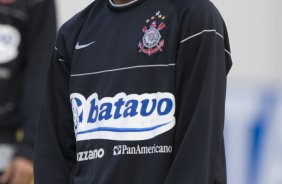 Elias durante o treino do Corinthians realizado esta tarde no campo do Parana Clube, em Curitiba; o prximo jogo do time ser na proxima 4a. feira, 01/07, contra o Internacional/RS, no Beira-Rio, na deciso da Copa do Brasil 2009