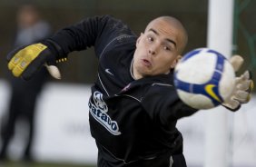 Julio Cesar durante o treino do Corinthians realizado esta tarde no campo do J. Malucelli, em Curitiba; o prximo jogo do time ser na proxima 4a. feira, 01/07, contra o Internacional/RS, no Beira-Rio, na deciso da Copa do Brasil 2009