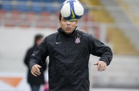 Ronaldo durante o treino do Corinthians realizado esta tarde no campo do Parana Clube, em Curitiba; o prximo jogo do time ser na proxima 4a. feira, 01/07, contra o Internacional/RS, no Beira-Rio, na deciso da Copa do Brasil 2009