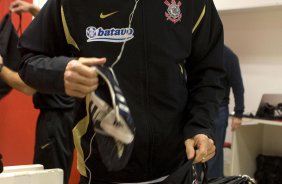 INTERNACIONAL/RS X CORINTHIANS/SP - Alessandro nos vestirios antes da partida realizada esta noite no estdio Beira-Rio, em Porto Alegre, no jogo de deciso da Copa do Brasil 2009