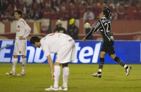 INTERNACIONAL/RS X CORINTHIANS/SP - Andr Santos fez o segundo gol do Corinthians em um lance da partida realizada esta noite no estdio Beira-Rio, em Porto Alegre, no jogo de deciso da Copa do Brasil 2009