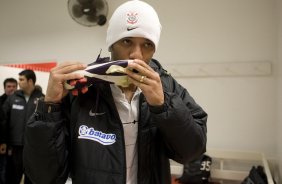 INTERNACIONAL/RS X CORINTHIANS/SP - Cristian nos vestirios antes da partida realizada esta noite no estdio Beira-Rio, em Porto Alegre, no jogo de deciso da Copa do Brasil 2009