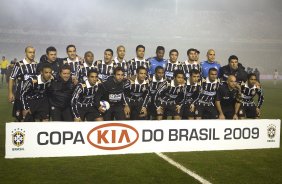 INTERNACIONAL/RS X CORINTHIANS/SP - Time posado do Corinthians na partida realizada esta noite no estádio Beira-Rio, em Porto Alegre, no jogo de decisão da Copa do Brasil 2009