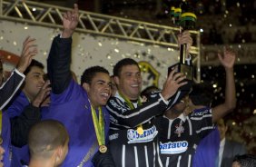 INTERNACIONAL/RS X CORINTHIANS/SP - em um lance da partida realizada esta noite no estádio Beira-Rio, em Porto Alegre, no jogo de decisão da Copa do Brasil 2009