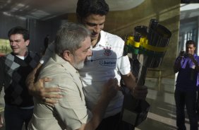 INTERNACIONAL/RS X CORINTHIANS/SP - O capitao do Corinthians William foi recebido no Palacio da Alvorara pelo Presidente Luiz Inacio Lula da Silva que queria cumprimentar o time que ontem conquistou a Copa do Brasil 2009 em Porto Alegre, aps empate por 2x2 com o time do Internacional/RS