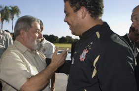 INTERNACIONAL/RS X CORINTHIANS/SP - Ronaldo foi recebido no Palacio da Alvorara pelo Presidente Luiz Inacio Lula da Silva que queria cumprimentar o time que ontem conquistou a Copa do Brasil 2009 em Porto Alegre, aps empate por 2x2 com o time do Internacional/RS