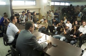 O meia Edu, Ex-Valencia, foi apresentado como novo reforco do time hoje pela manh no Parque So Jorge; o prximo jogo do time ser amanh, 4a. feira, 08/07, contra o Fluminense, no Pacaembu, pelo Campeonato Brasileiro 2009