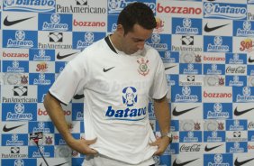 O meia Edu, Ex-Valencia, foi apresentado como novo reforco do time hoje pela manhã no Parque São Jorge; o próximo jogo do time será amanhã, 4a. feira, 08/07, contra o Fluminense, no Pacaembu, pelo Campeonato Brasileiro 2009