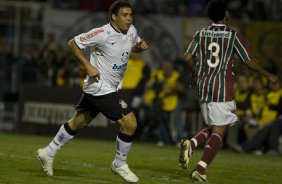 CORINTHIANS/SP X FLUMINENSE/RJ - Ronaldo comemora seu primeiro gol em um lance da partida realizada esta noite no estádio do Pacaembu, zona oeste da cidade, válida pelo turno do Campeonato Brasileiro de 2009