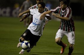 CORINTHIANS/SP X FLUMINENSE/RJ -  em um lance da partida realizada esta noite no estdio do Pacaembu, zona oeste da cidade, vlida pelo turno do Campeonato Brasileiro de 2009