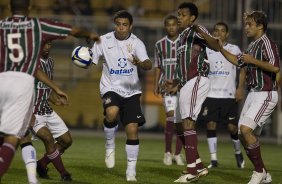 CORINTHIANS/SP X FLUMINENSE/RJ -  em um lance da partida realizada esta noite no estdio do Pacaembu, zona oeste da cidade, vlida pelo turno do Campeonato Brasileiro de 2009