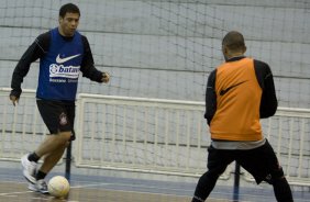 Durante o treino do Corinthians realizado esta manh no ginasio do Parque So Jorge, zona leste da cidade; o prximo jogo do time ser amanh, domingo, 12/07, contra o Grmio, no estdio Olmpico, pelo Campeonato Brasileiro 2009