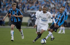 GREMIO/RS X CORINTHIANS/SP - em um lance da partida realizada esta tarde no estádio Olímpico, em Porto Alegre, válida pelo turno do Campeonato Brasileiro de 2009