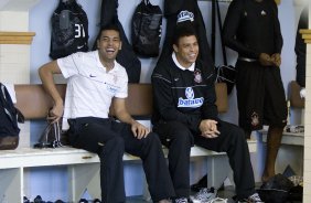 GREMIO/RS X CORINTHIANS/SP - André Santois; Ronaldo e Felipe nos vestiários antes da partida realizada esta tarde no estádio Olímpico, em Porto Alegre, válida pelo turno do Campeonato Brasileiro de 2009