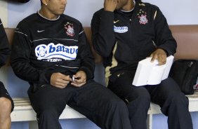 GREMIO/RS X CORINTHIANS/SP - Jorge Henrique e Eliasnos vestirios antes da partida realizada esta tarde no estdio Olmpico, em Porto Alegre, vlida pelo turno do Campeonato Brasileiro de 2009