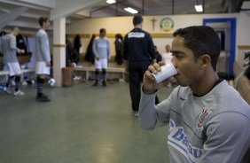 GREMIO/RS X CORINTHIANS/SP - Jorge Henrique nos vestirios antes da partida realizada esta tarde no estdio Olmpico, em Porto Alegre, vlida pelo turno do Campeonato Brasileiro de 2009