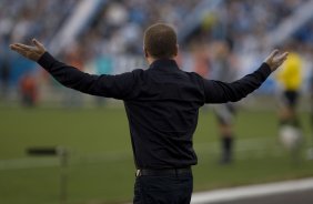 GREMIO/RS X CORINTHIANS/SP - Mano Menezes em um lance da partida realizada esta tarde no estádio Olímpico, em Porto Alegre, válida pelo turno do Campeonato Brasileiro de 2009