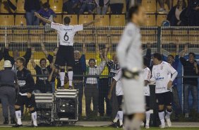CORINTHIANS/SP X SPORT/RECIFE - Cristian comemora seu gol o terceiro do Corinthians em um lance da partida realizada esta noite no estádio do Pacaembu, zona oeste da cidade, válida pelo turno do Campeonato Brasileiro de 2009