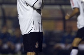 CORINTHIANS/SP X SPORT/RECIFE - Ronaldo lamenta perda de um gol em um lance da partida realizada esta noite no estádio do Pacaembu, zona oeste da cidade, válida pelo turno do Campeonato Brasileiro de 2009