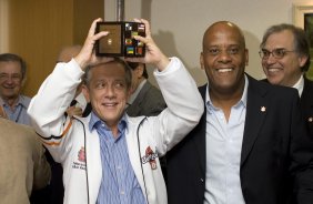 O presidente do Corinthians Andres Sanchez recebeu o prefeito de São Paulo Gilberto Kassab hoje pela manhã no Parque São Jorge
