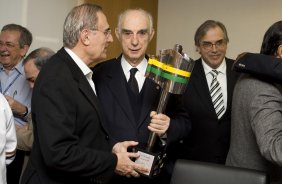 O presidente do Corinthians Andres Sanchez recebeu o prefeito de São Paulo Gilberto Kassab hoje pela manhã no Parque São Jorge