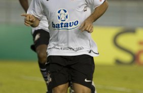 CRUZEIRO/MG X CORINTHIANS/SP - Ronaldo comemora seu gol o segundo do Corinthians em um lance da partida realizada esta tarde no estdio Magalhaes Pinto, o Mineiro, vlida pelo turno do Campeonato Brasileiro de 2009
