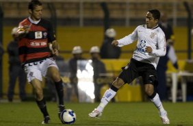 CORINTHIANS/SP X VITORIA/BA -  em um lance da partida realizada esta noite no estdio do Pacaembu, zona oeste da cidade, vlida pelo turno do Campeonato Brasileiro de 2009