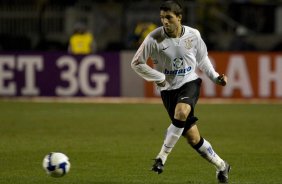 CORINTHIANS/SP X VITORIA/BA -  em um lance da partida realizada esta noite no estdio do Pacaembu, zona oeste da cidade, vlida pelo turno do Campeonato Brasileiro de 2009