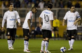 CORINTHIANS/SP X VITORIA/BA -  em um lance da partida realizada esta noite no estdio do Pacaembu, zona oeste da cidade, vlida pelo turno do Campeonato Brasileiro de 2009