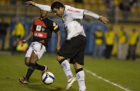 CORINTHIANS/SP X VITORIA/BA -  em um lance da partida realizada esta noite no estdio do Pacaembu, zona oeste da cidade, vlida pelo turno do Campeonato Brasileiro de 2009