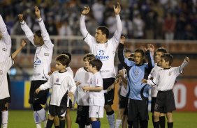 CORINTHIANS/SP X VITORIA/BA -  em um lance da partida realizada esta noite no estdio do Pacaembu, zona oeste da cidade, vlida pelo turno do Campeonato Brasileiro de 2009