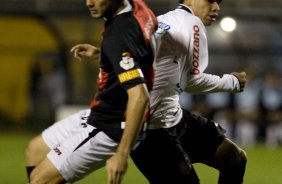 CORINTHIANS/SP X VITORIA/BA -  em um lance da partida realizada esta noite no estdio do Pacaembu, zona oeste da cidade, vlida pelo turno do Campeonato Brasileiro de 2009