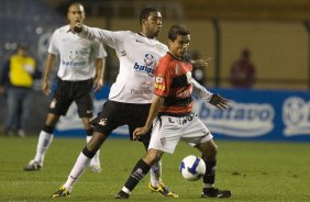 CORINTHIANS/SP X VITORIA/BA -  em um lance da partida realizada esta noite no estdio do Pacaembu, zona oeste da cidade, vlida pelo turno do Campeonato Brasileiro de 2009